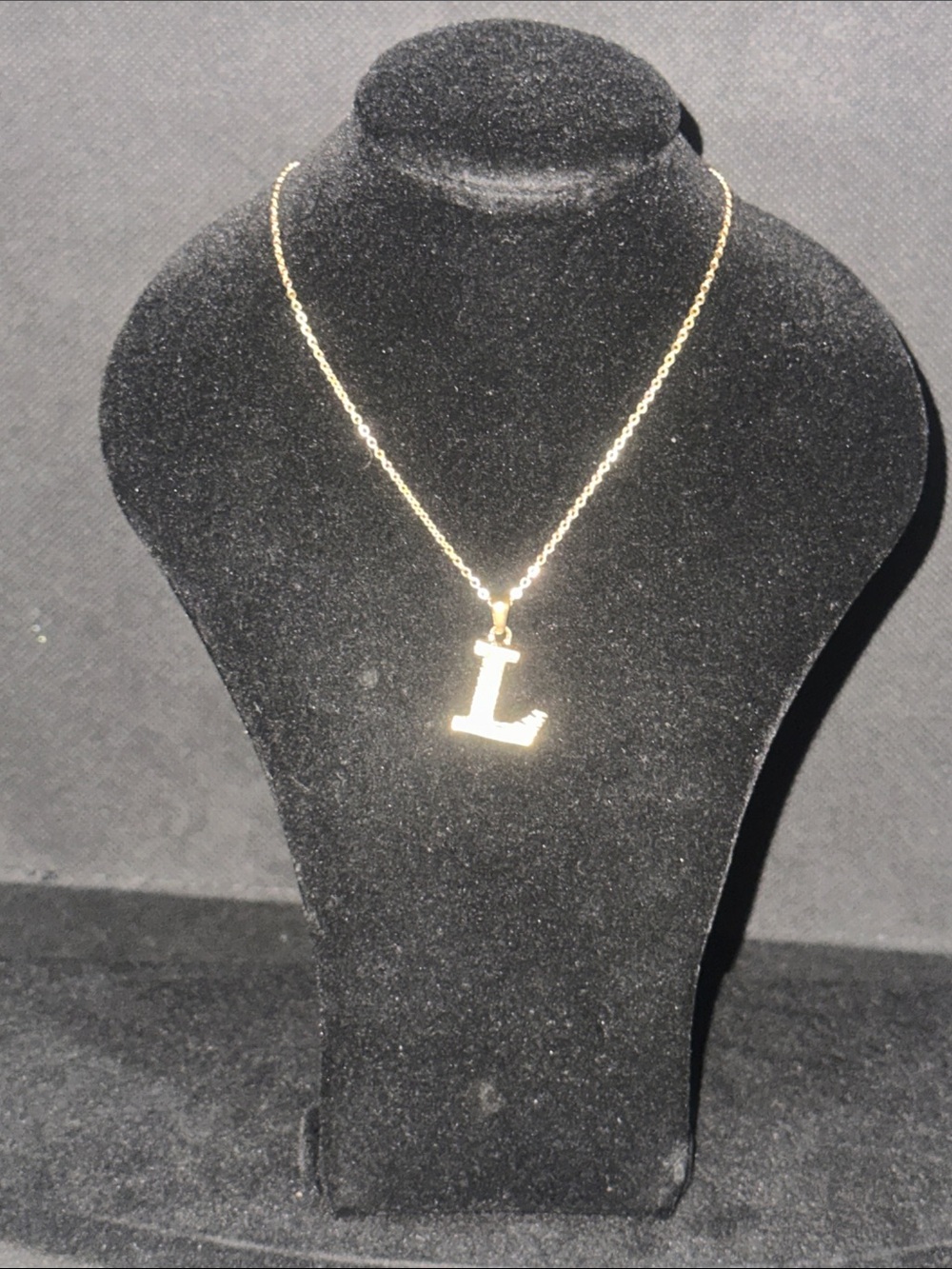 Gold Initial 'L' Pendant Necklace - Elegant Women's Jewelry